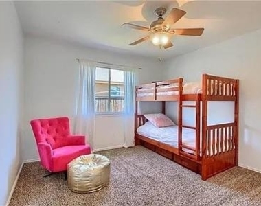 114 Easy St - Photo Thumbnail 7