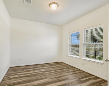 202 Grasslands Trl - Photo Thumbnail 1