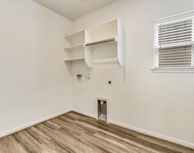 202 Grasslands Trl - Photo Thumbnail 7
