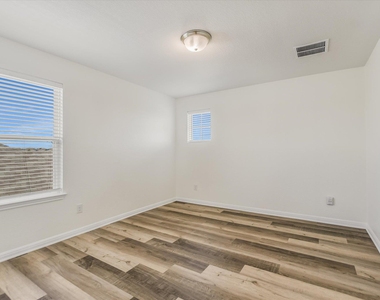 202 Grasslands Trl - Photo Thumbnail 15