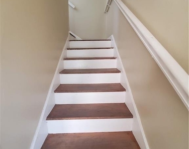 918 E 37th St - Photo Thumbnail 8