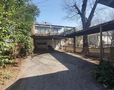 918 E 37th St - Photo Thumbnail 13