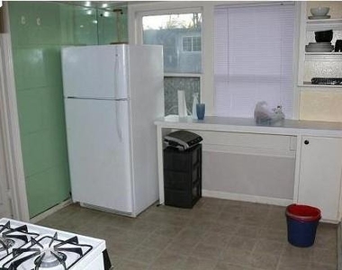 918 E 37th St - Photo Thumbnail 4