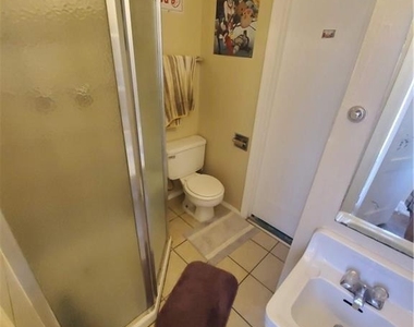 918 E 37th St - Photo Thumbnail 7