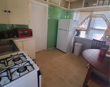 918 E 37th St - Photo Thumbnail 14