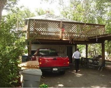 918 E 37th St - Photo Thumbnail 12