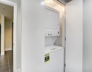 300 Bowie St - Photo Thumbnail 8