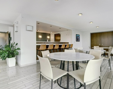300 Bowie St - Photo Thumbnail 9
