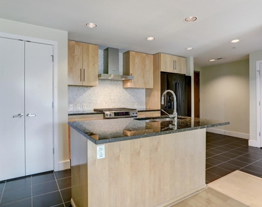 300 Bowie St - Photo Thumbnail 2