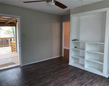 2406 Stirrup Dr - Photo Thumbnail 8