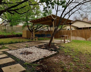 2406 Stirrup Dr - Photo Thumbnail 16
