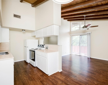 1511 Shoal Creek Blvd - Photo Thumbnail 5