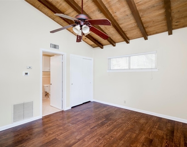 1511 Shoal Creek Blvd - Photo Thumbnail 11