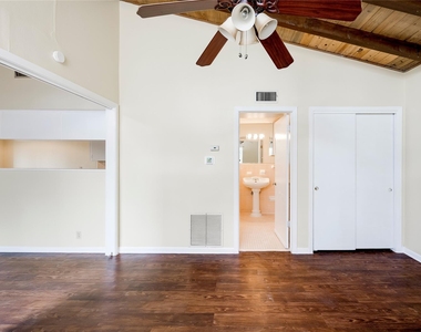 1511 Shoal Creek Blvd - Photo Thumbnail 12