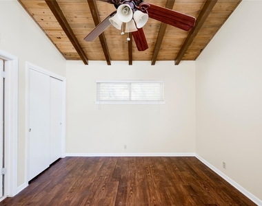 1511 Shoal Creek Blvd - Photo Thumbnail 10