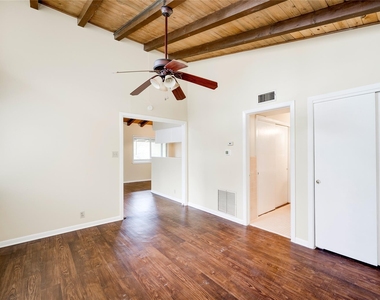 1511 Shoal Creek Blvd - Photo Thumbnail 13
