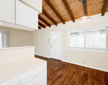 1511 Shoal Creek Blvd - Photo Thumbnail 8