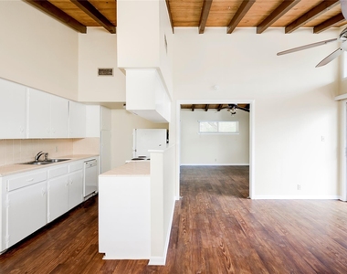 1511 Shoal Creek Blvd - Photo Thumbnail 17