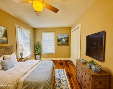 206 S Elm St - Photo Thumbnail 9