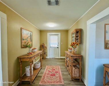 206 S Elm St - Photo Thumbnail 5
