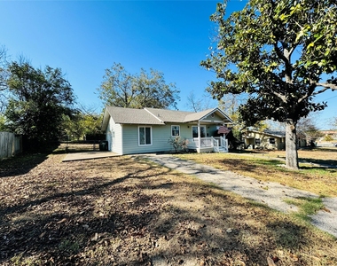 206 S Elm St - Photo Thumbnail 17