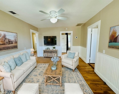 206 S Elm St - Photo Thumbnail 1