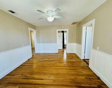 206 S Elm St - Photo Thumbnail 2