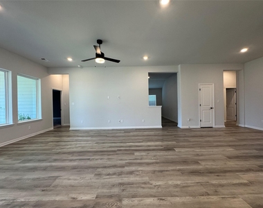 142 Willamette Way - Photo Thumbnail 9
