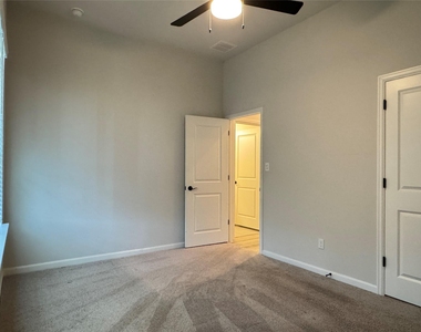 142 Willamette Way - Photo Thumbnail 17