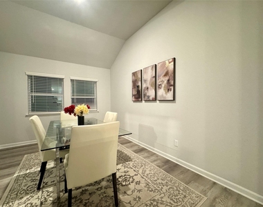 142 Willamette Way - Photo Thumbnail 10
