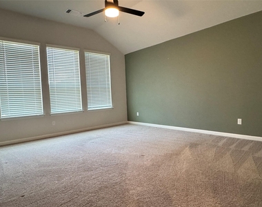 142 Willamette Way - Photo Thumbnail 14