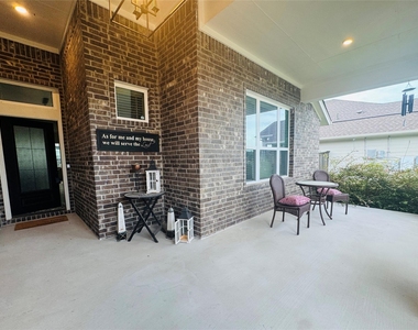 142 Willamette Way - Photo Thumbnail 1