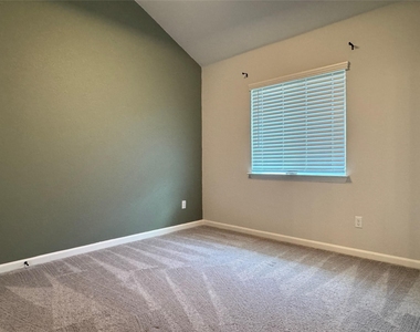 142 Willamette Way - Photo Thumbnail 19