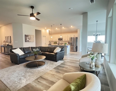 142 Willamette Way - Photo Thumbnail 6