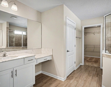 38 Spay Bay Court - Photo Thumbnail 12