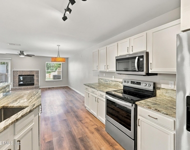3622 Caroline Vale Boulevard - Photo Thumbnail 6