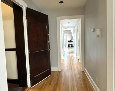 4608 N Kenton Avenue - Photo Thumbnail 2