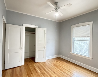 4608 N Kenton Avenue - Photo Thumbnail 7