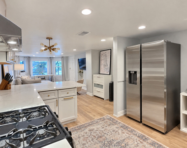 3745 N Seminary Avenue - Photo Thumbnail 8