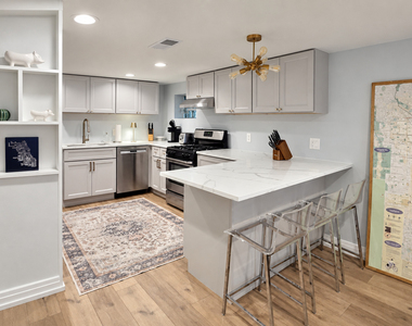 3745 N Seminary Avenue - Photo Thumbnail 6