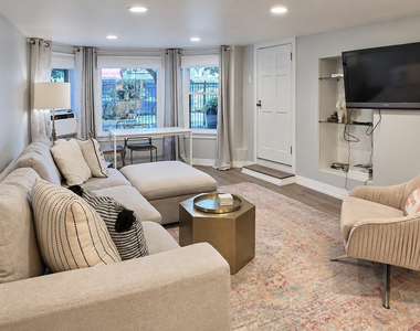 3745 N Seminary Avenue - Photo Thumbnail 5