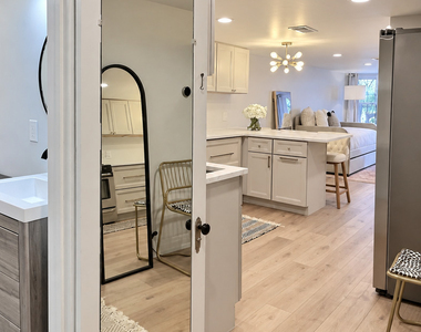 3745 N Seminary Avenue - Photo Thumbnail 12
