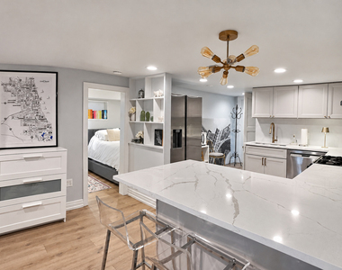 3745 N Seminary Avenue - Photo Thumbnail 9