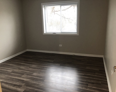 1211 Whispering Hills Court - Photo Thumbnail 3