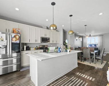 810 Finley Drive - Photo Thumbnail 7