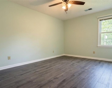 33 Chief Circle - Photo Thumbnail 16