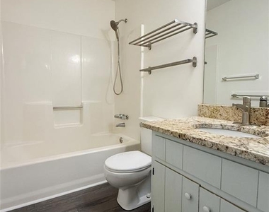 33 Chief Circle - Photo Thumbnail 12