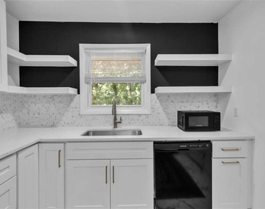 610 Oriole Drive - Photo Thumbnail 11