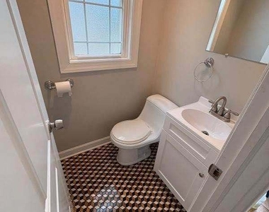 8440 S Winchester Avenue - Photo Thumbnail 5