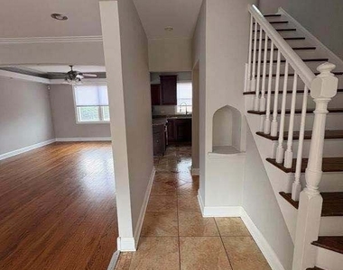8440 S Winchester Avenue - Photo Thumbnail 2